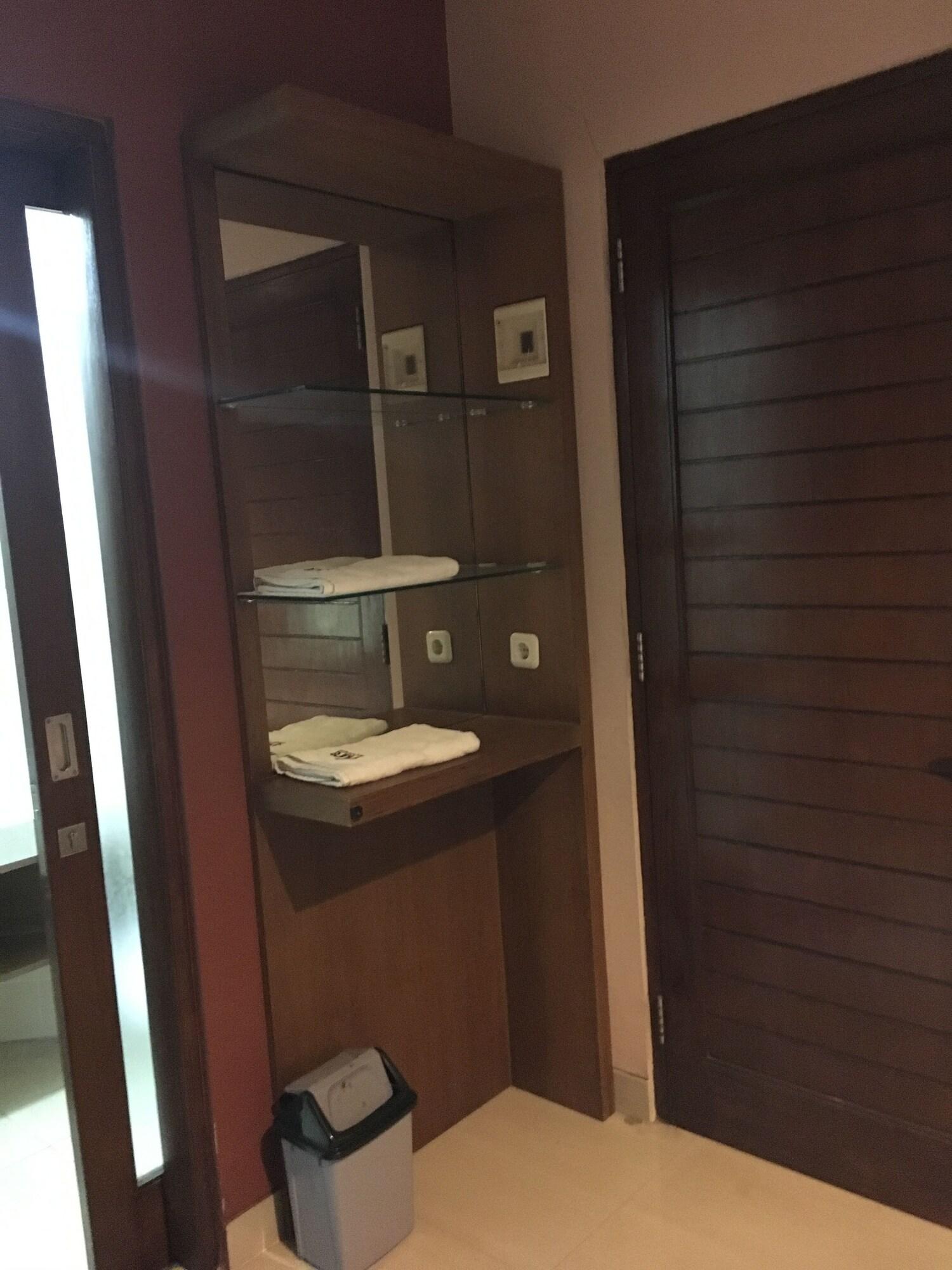 Votel Viure Hotel Jogjakarta Maguwo Eksteriør billede