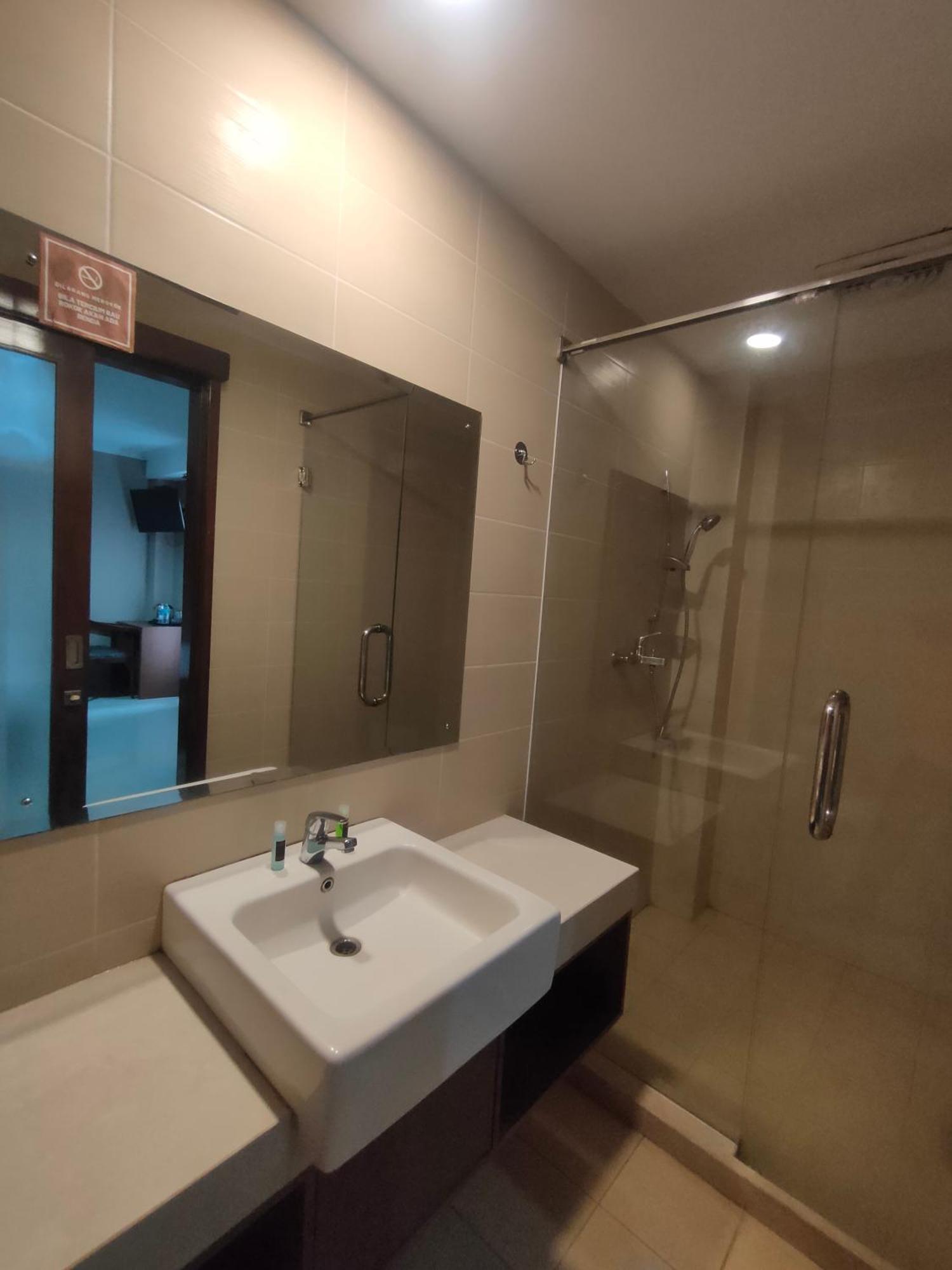 Votel Viure Hotel Jogjakarta Maguwo Eksteriør billede